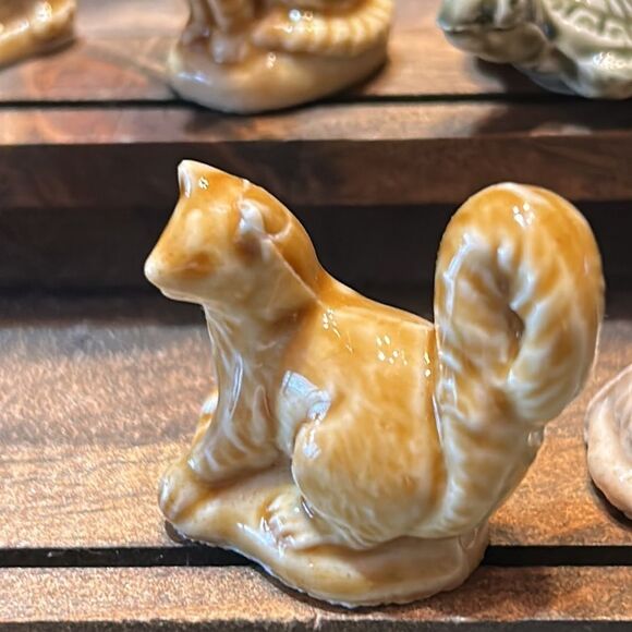 Vintage Wade England Whimsies Collection of 37  & Display - Picture 8 of 12